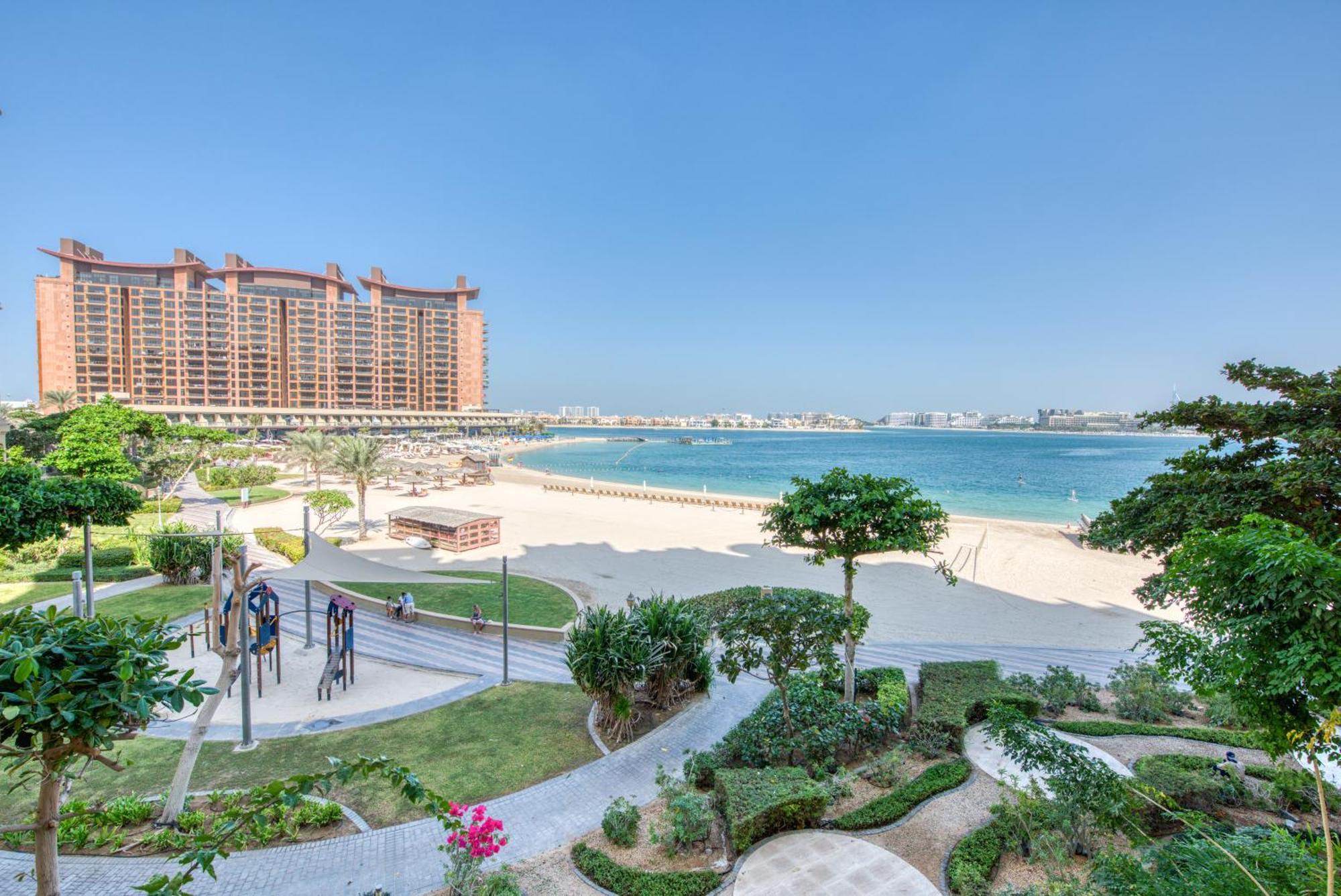 Welcoming 1 Bedroom Palm Jumeirah With Sea View *