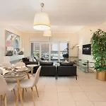 Welcoming 1 Bedroom Palm Jumeirah With Sea View