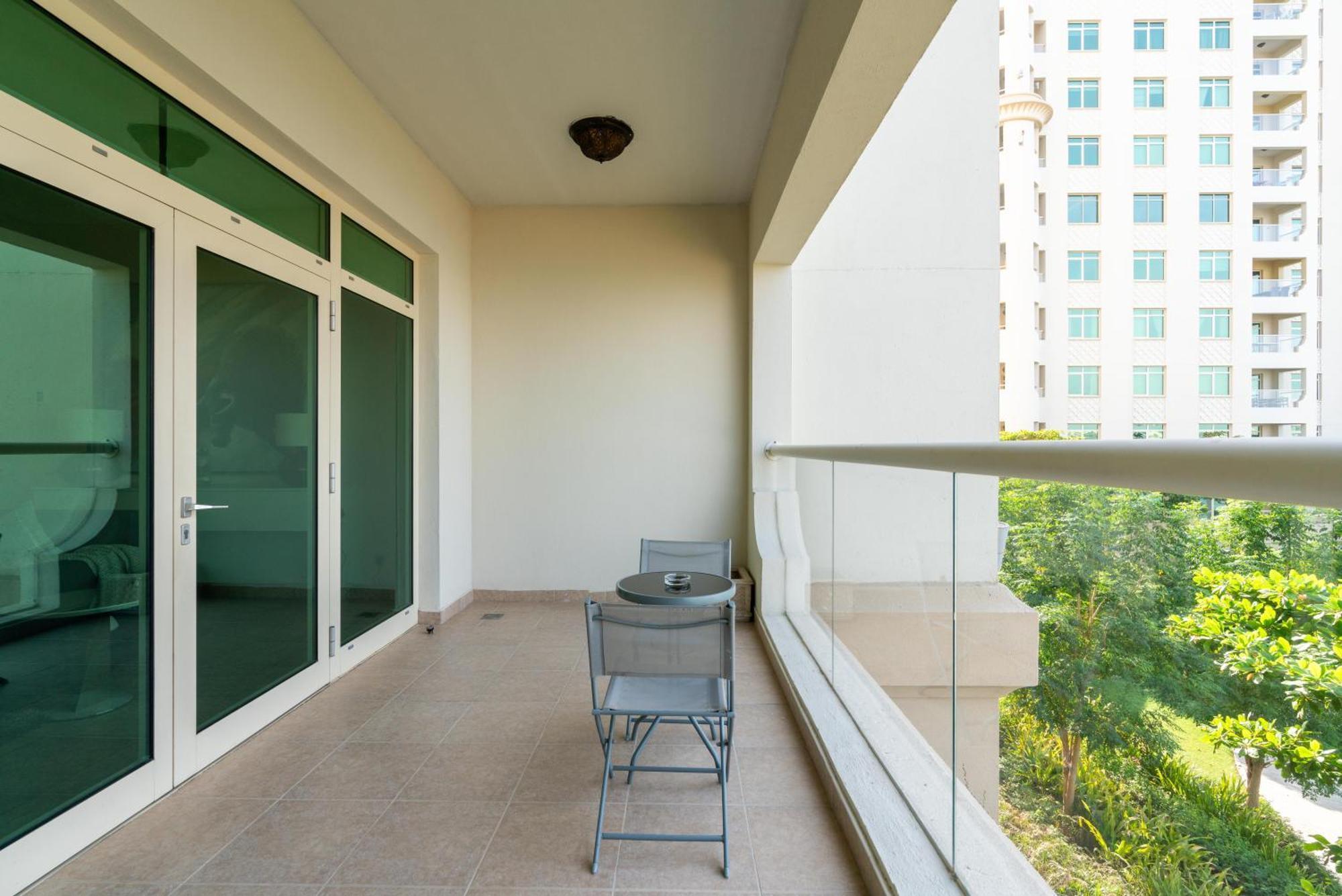 Apartment Welcoming 1 Bedroom Palm Jumeirah With Sea View Dubai