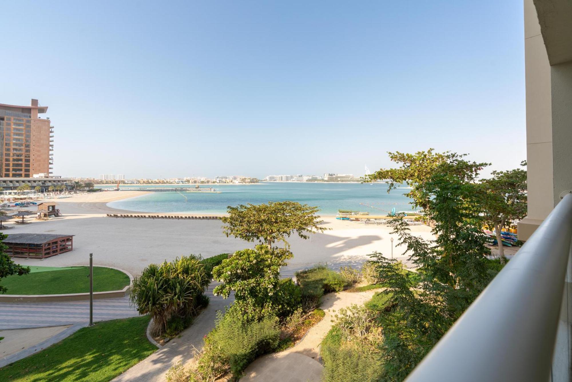 Welcoming 1 Bedroom Palm Jumeirah With Sea View Apartment Dubai