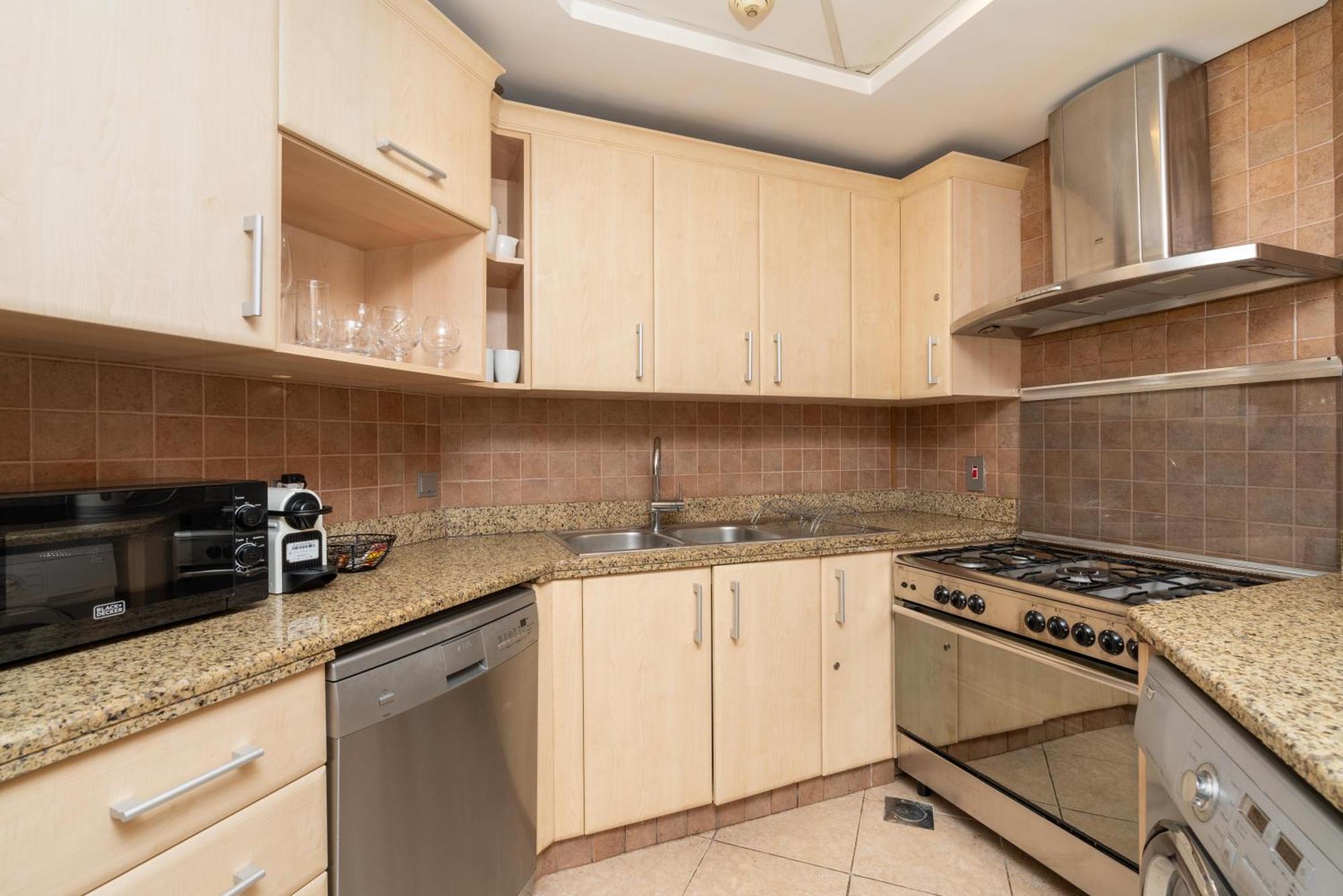 Welcoming 1 Bedroom Palm Jumeirah With Sea View *