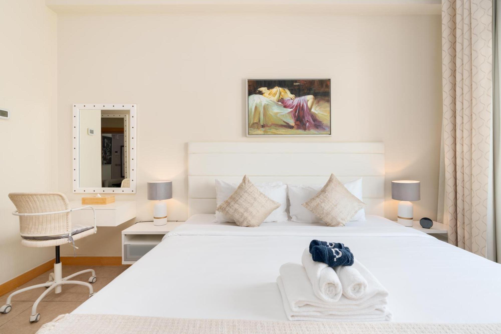 Welcoming 1 Bedroom Palm Jumeirah With Sea View