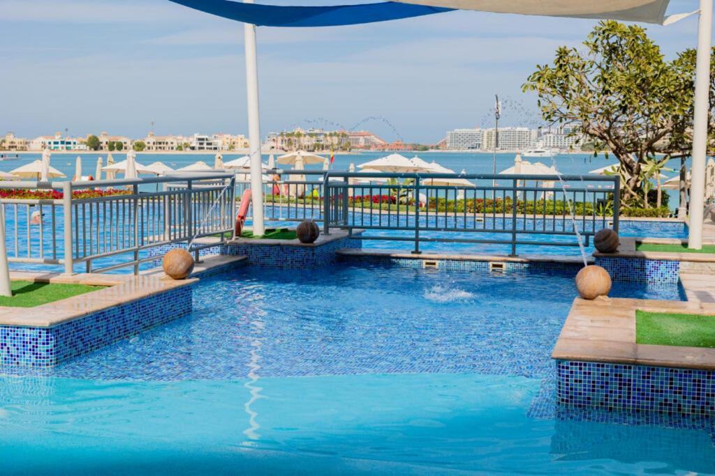 Welcoming 1 Bedroom Palm Jumeirah With Sea View Dubai