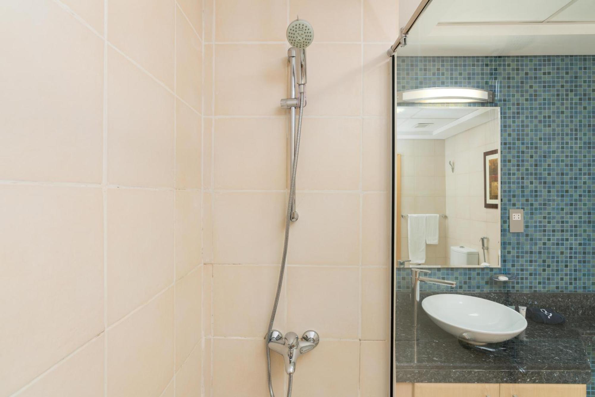 Welcoming 1 Bedroom Palm Jumeirah With Sea View Apartment